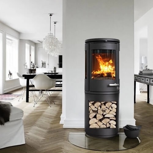 Stufa a legna Morsoe 7993 | 7,3 kW avec un compartiment pour ranger le bois