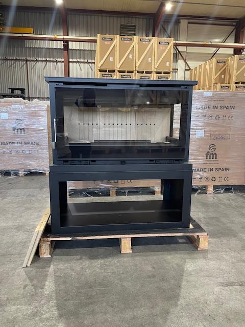 Stufa a legna raccordable 3 vitres avec bûcher - FIREMATIC Calgary - L 13.5 kW